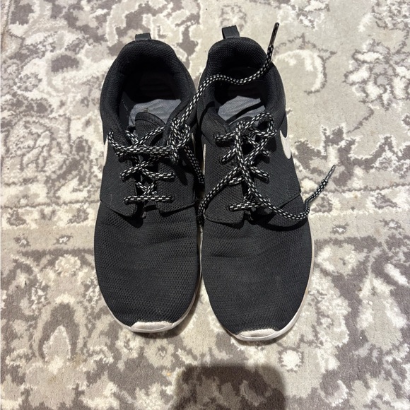 Nike Black Sneakers with White Laces - Picture 1 of 3